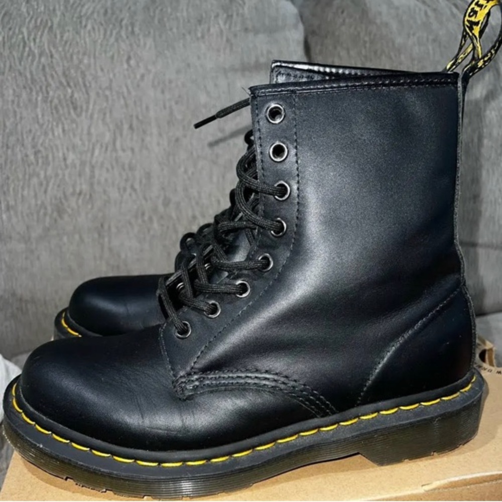 Black Dr martens 1460